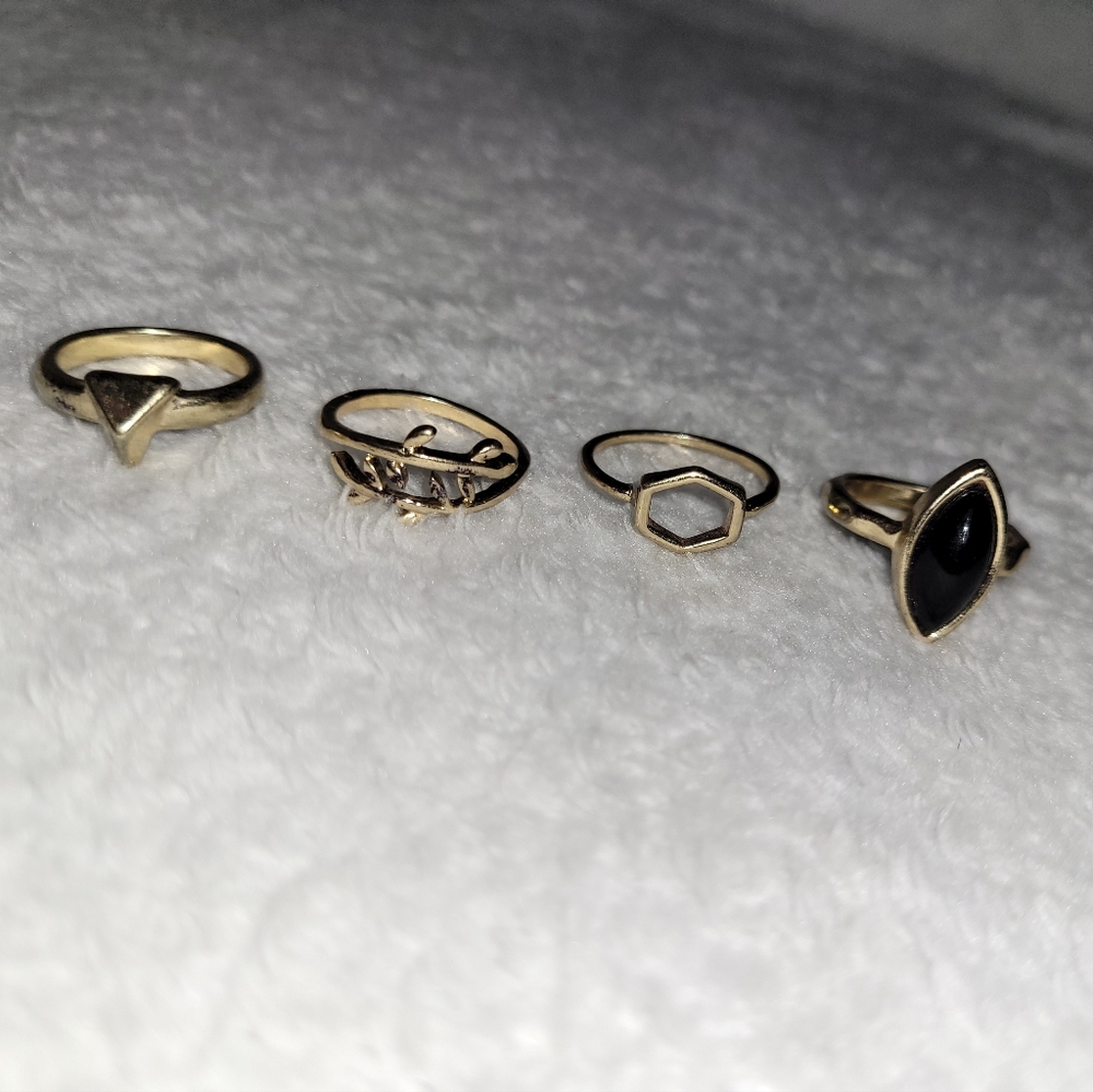 4 piece gold ring set